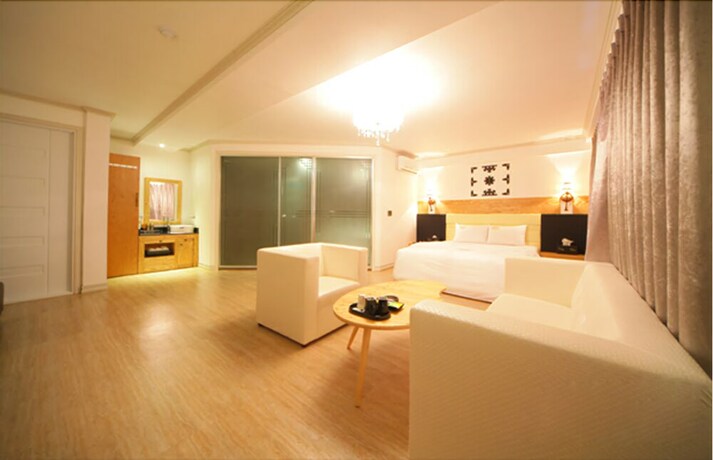 Imagen de la habitación del Hotel Liv Life. Foto 23
