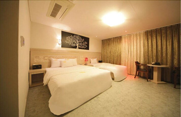 Imagen de la habitación del Hotel Liv Life. Foto 33