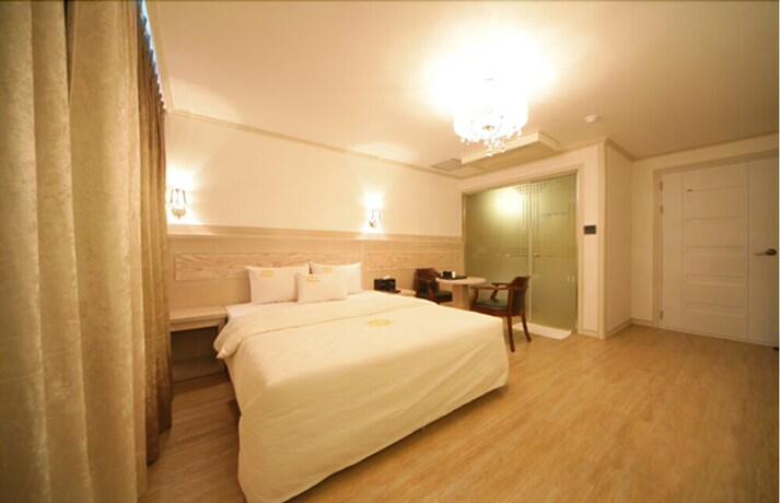 Imagen de la habitación del Hotel Liv Life. Foto 35