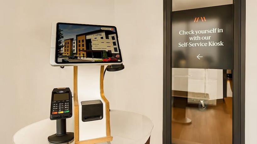 Imagen de los interiores del Hotel LivAway Suites Seattle-Renton. Foto 16