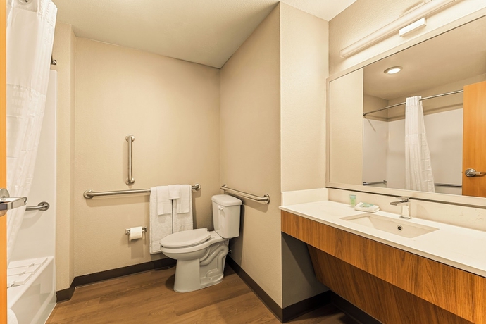 Imagen de la habitación del Hotel LivAway Suites Seattle-Renton. Foto 12