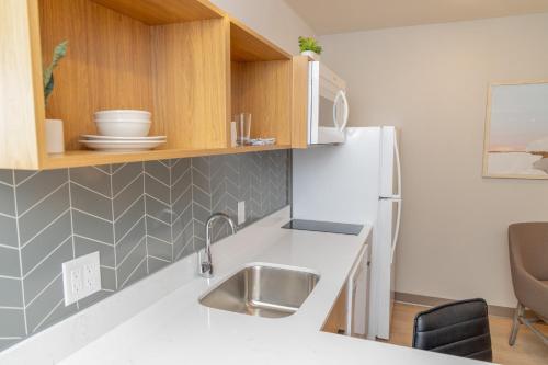 Imagen de la habitación del Hotel LivAway Suites Tri-Cities-Richland. Foto 14