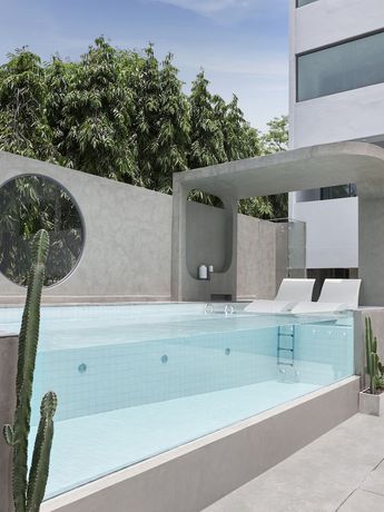 Imagen de la piscina del Hotel Livable Bangkok. Foto 18
