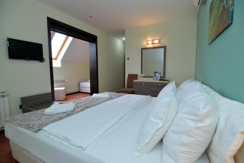 Imagen de la habitación del Hotel Livade. Foto 6