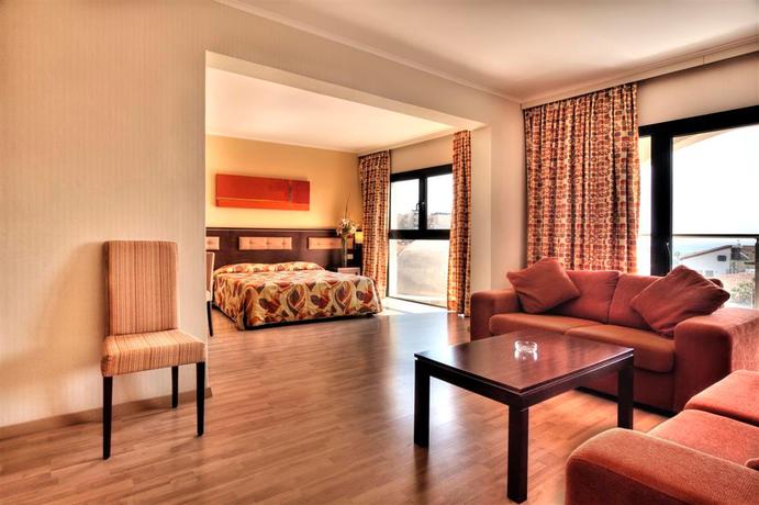 Imagen general del Hotel Livadhiotis City. Foto 5