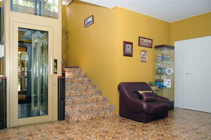 Imagen de los interiores del Hotel Livadia. Foto 18