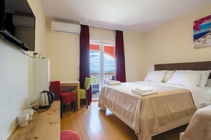 Imagen de la habitación del Hotel Livadic. Foto 25