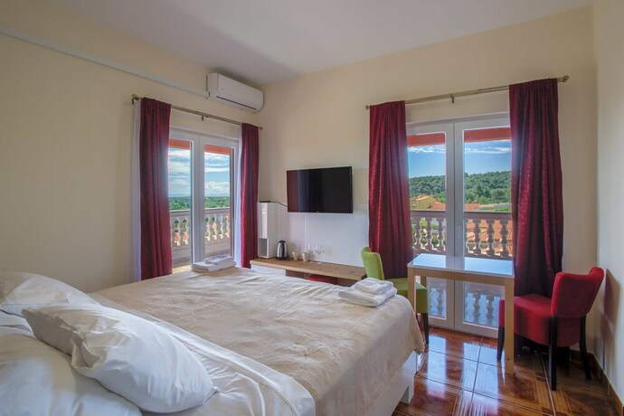 Imagen de la habitación del Hotel Livadic. Foto 27