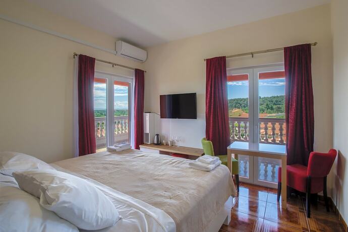 Imagen de la habitación del Hotel Livadic. Foto 32