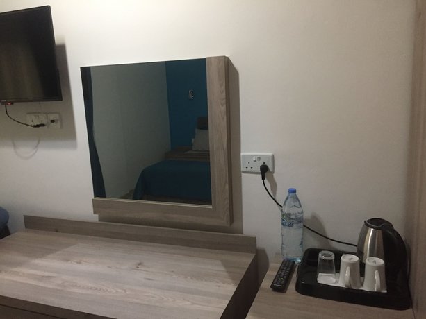 Imagen de la habitación del Hotel Livana. Foto 16