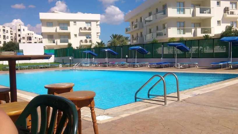 Imagen de la piscina del Hotel Livas Apartments. Foto 19