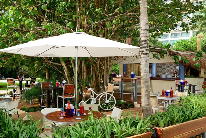 Imagen del bar/restaurante del Hotel Live Aqua Beach Resort Cancún - Adults Only - All Inclusive. Foto 4