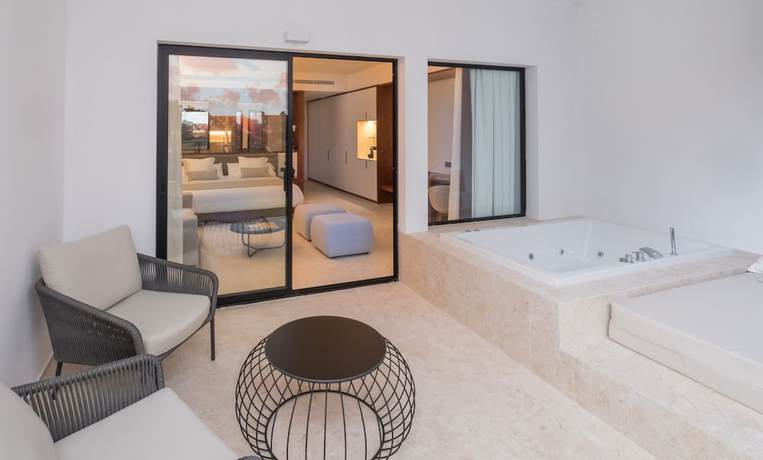 Imagen de la habitación del Hotel Live Aqua Beach Resort Punta Cana. Foto 12