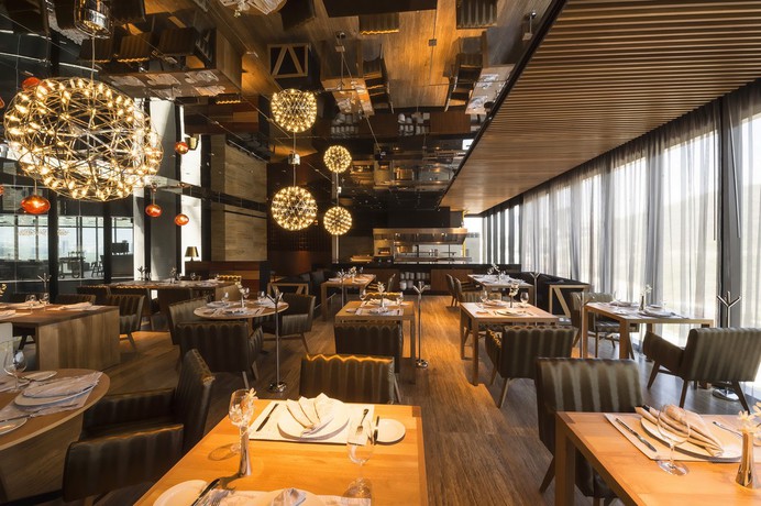 Imagen del bar/restaurante del Hotel Live Aqua Monterrey. Foto 2