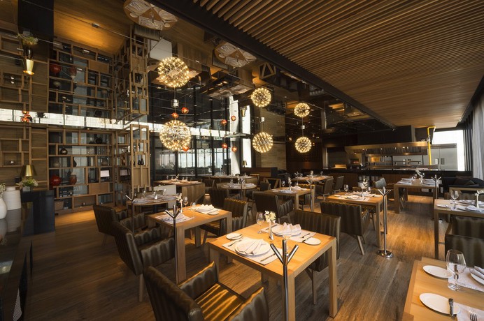 Imagen del bar/restaurante del Hotel Live Aqua Monterrey. Foto 5