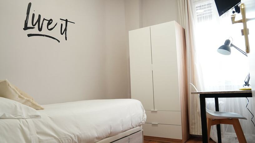 Imagen de la habitación del Hotel Live It Madrid Chamberi. Foto 7