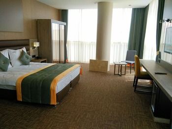 Imagen de la piscina del Hotel Livello. Foto 14