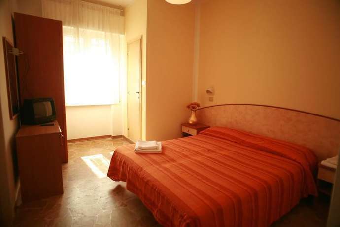 Imagen de la habitación del Hotel Lively. Foto 9