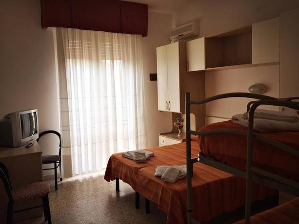 Imagen de la habitación del Hotel Lively. Foto 10