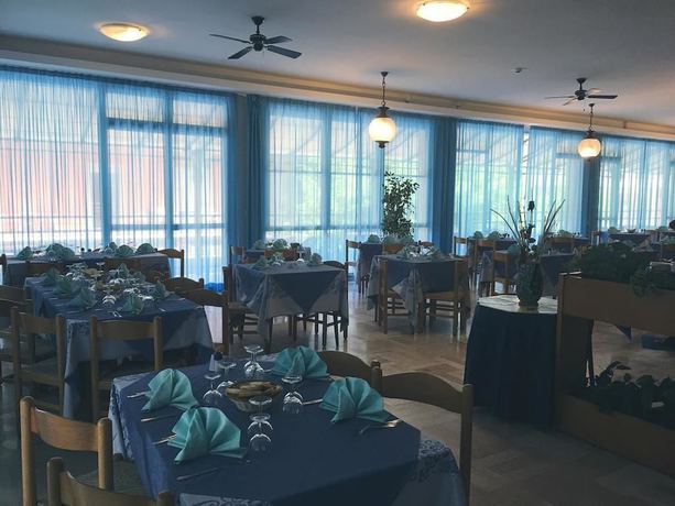 Imagen del bar/restaurante del Hotel Lively. Foto 5