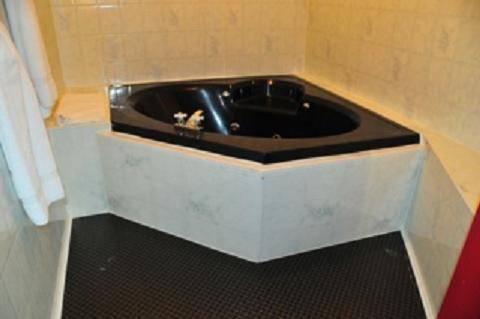 Imagen de la habitación del Hotel Lively Inn and Suites. Foto 4