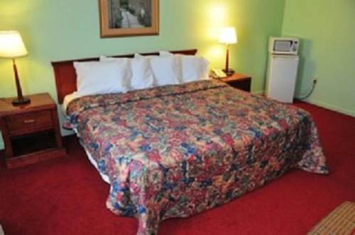 Imagen de la habitación del Hotel Lively Inn and Suites. Foto 8