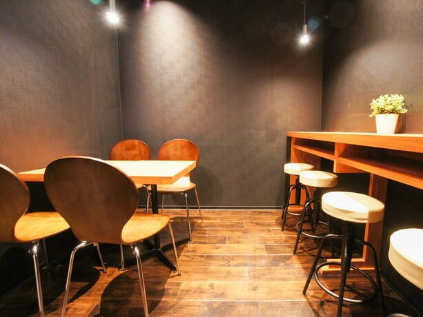 Imagen del bar/restaurante del Hotel Livemax, Hashima Ekimae. Foto 21