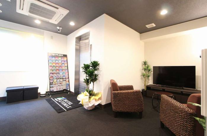 Imagen de los interiores del Hotel Livemax Kita Fuchu. Foto 19