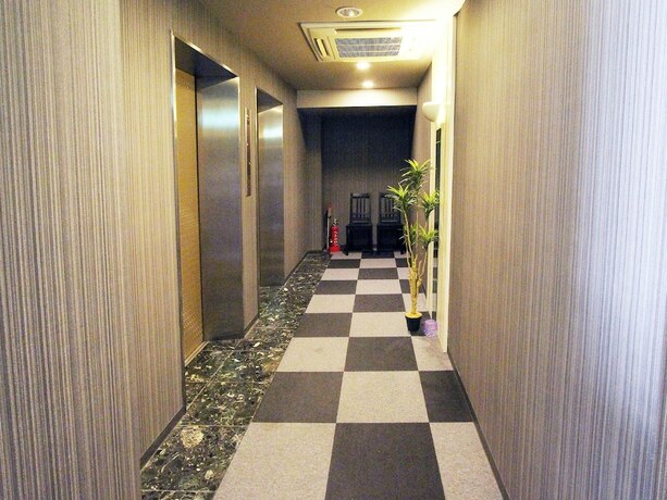Imagen de los interiores del Hotel Livemax Kobe. Foto 14