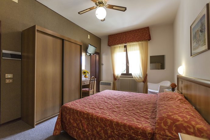 Imagen de la habitación del Hotel Livia, Gargnano. Foto 19