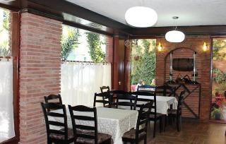 Imagen del bar/restaurante del Hotel Livia, Tirana. Foto 5