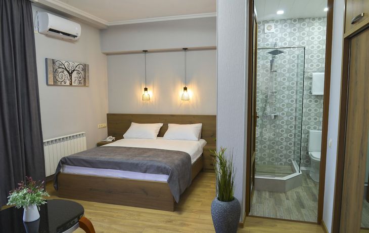 Imagen de la habitación del Hotel Livin, Tbilisi. Foto 7