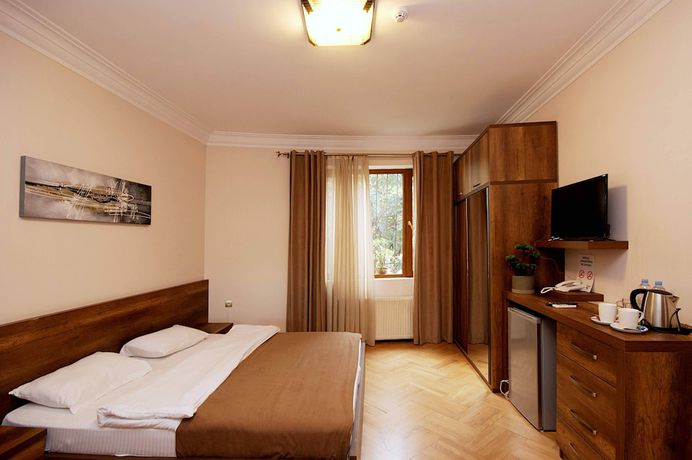 Imagen de la habitación del Hotel Livin, Tbilisi. Foto 8