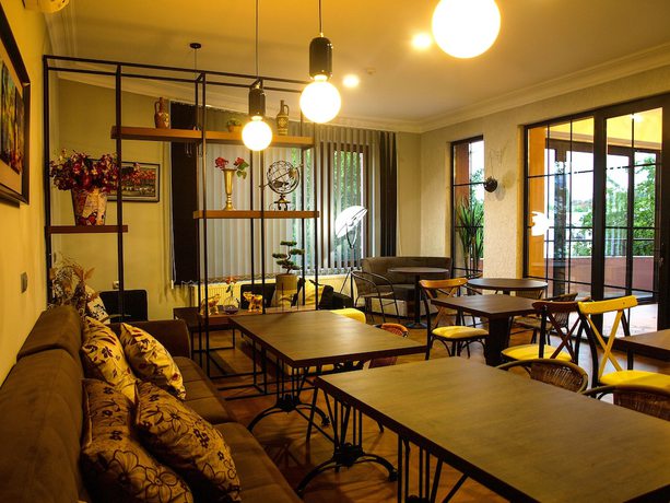 Imagen del bar/restaurante del Hotel Livin, Tbilisi. Foto 2