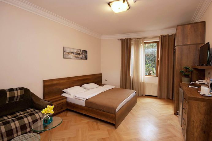 Imagen de la habitación del Hotel Livin, Tbilisi. Foto 14