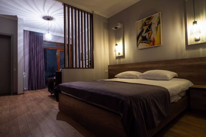 Imagen de la habitación del Hotel Livin, Tbilisi. Foto 16