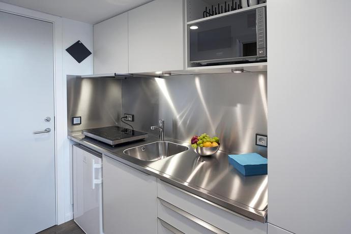 Imagen de los interiores del Hotel Living Suites. Foto 19
