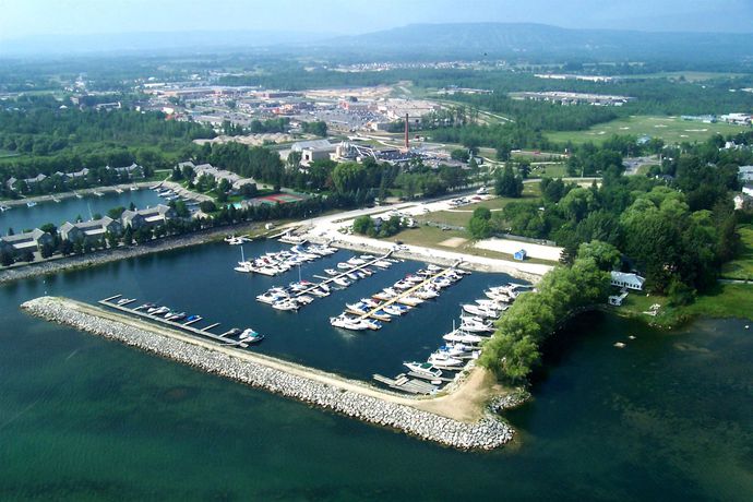 Imagen de los exteriores del Hotel Living Water Resort and Spa. Foto 9