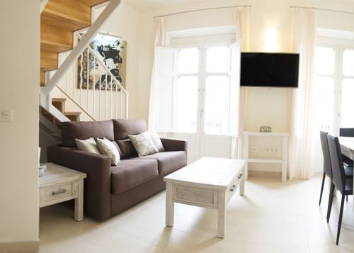 Imagen de la habitación del Hotel Living4Malaga Suites Superior. Foto 2