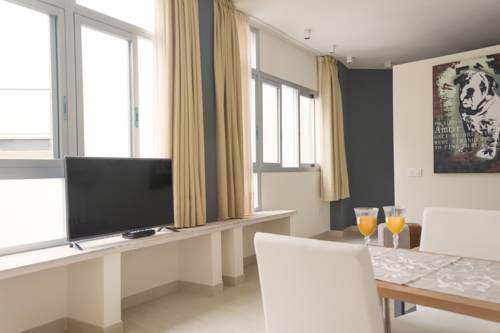 Imagen de la habitación del Hotel Living4Malaga Suites Superior. Foto 6