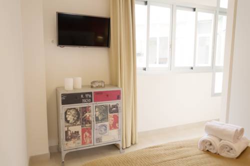 Imagen de la habitación del Hotel Living4Malaga Suites Superior. Foto 8