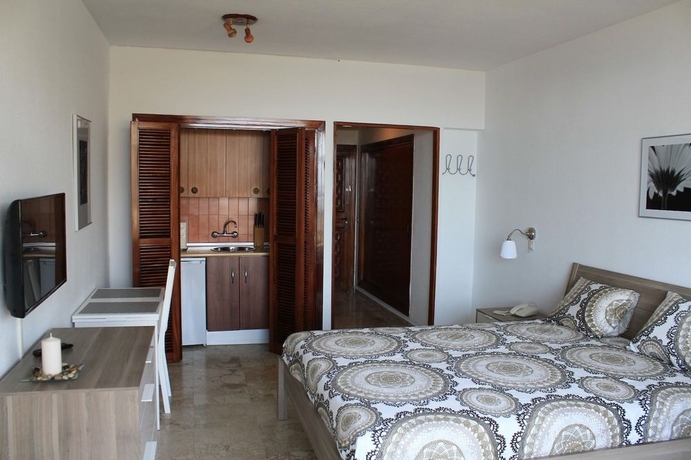 Imagen de la habitación del Hotel Living4Torremolinos. Foto 13