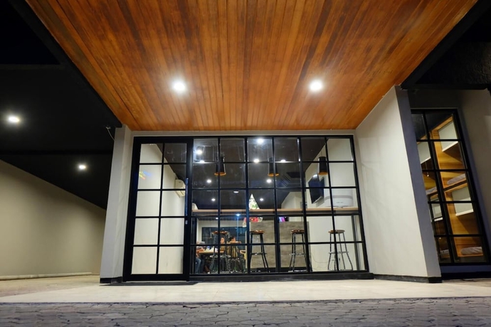 Imagen de los exteriores del Hotel Livinn Hostel City Center Surabaya. Foto 12