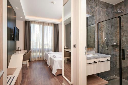 Imagen de la habitación del Hotel Livinton. Foto 8
