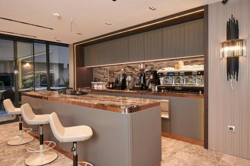 Imagen del bar/restaurante del Hotel Livinton. Foto 3
