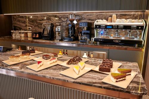 Imagen del bar/restaurante del Hotel Livinton. Foto 4