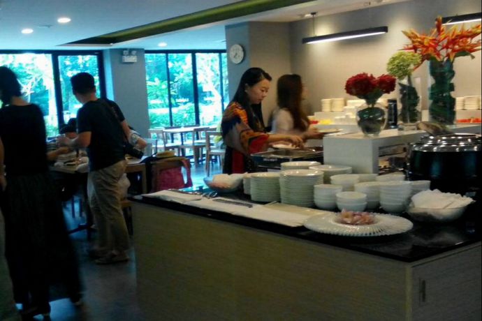 Imagen del bar/restaurante del Hotel Livotel Kaset Nawamin Bangkok. Foto 4
