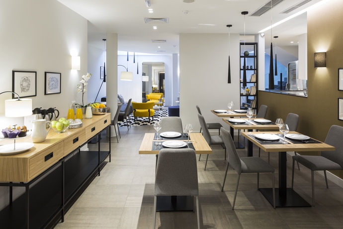 Imagen del bar/restaurante del Hotel Livris. Foto 3