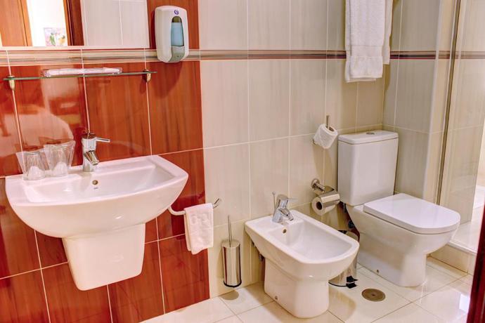 Imagen de la habitación del Hotel Livvo Don Paco. Foto 7