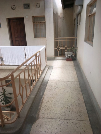 Imagen de los interiores del Hotel Liwa Guest House. Foto 9